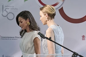 Η πριγκίπισσα Charlene στο Grand Prix | Η οπτική ψευδαίσθηση στη νέα της εμφάνιση που μπέρδεψε τους fans της