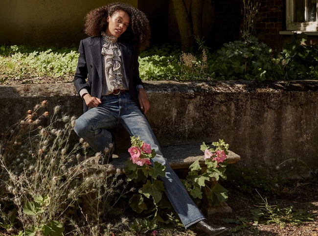 Σακάκι, πουκάμισο, παντελόνι και μπότες Celine by Hedi Slimane, celine.com. Ζώνη από προσωπική συλλογή.