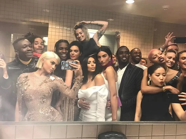 Selfie Met Gala