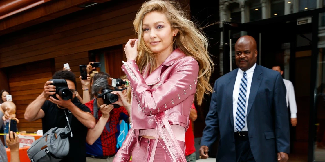 Gigi Hadid: "Η εγκυμοσύνη είναι αληθινή όταν παραγγέλνεις cupcakes"