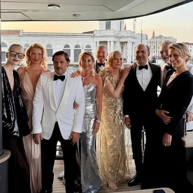 Dolce vita | Η Τατιάνα Μπλάτνικ με τον Elias Sacal και τη μητέρα της Marie Blanche στη Βενετία