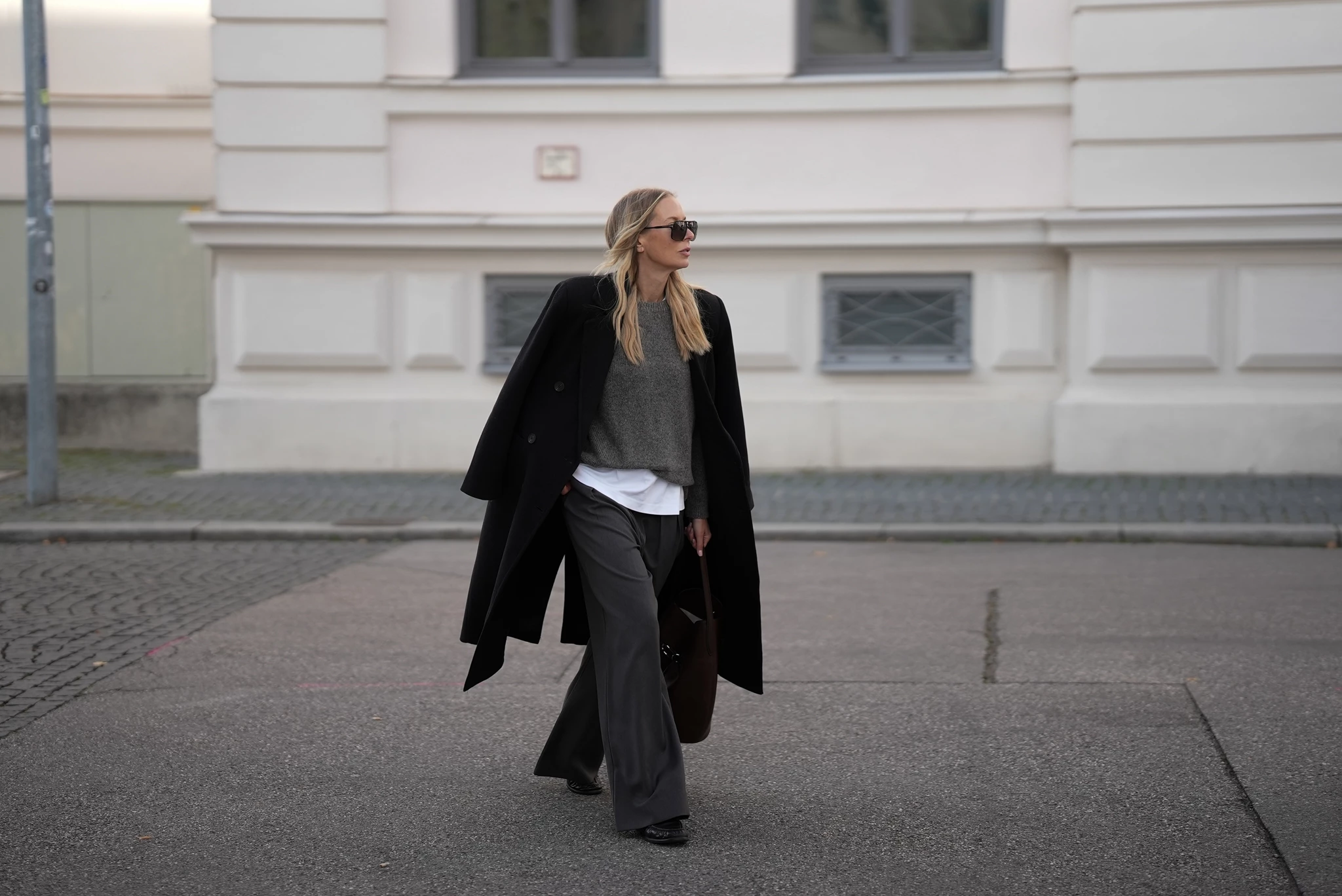 Αυτό το δερμάτινο jacket είναι η πολυτελής επένδυση που θα κάνετε τον φετινό χειμώνα