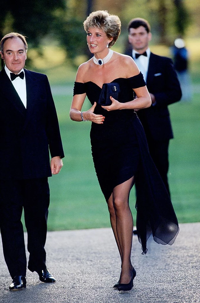 Revenge Dresses | Οι διάσημες που μετέτρεψαν τον σπαραγμό του χωρισμού σε fashion statement;