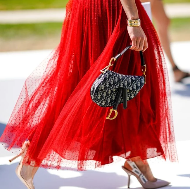 Η απίστευτη εξέλιξη του luxury online shopping δείχνει τη νέα εποχή