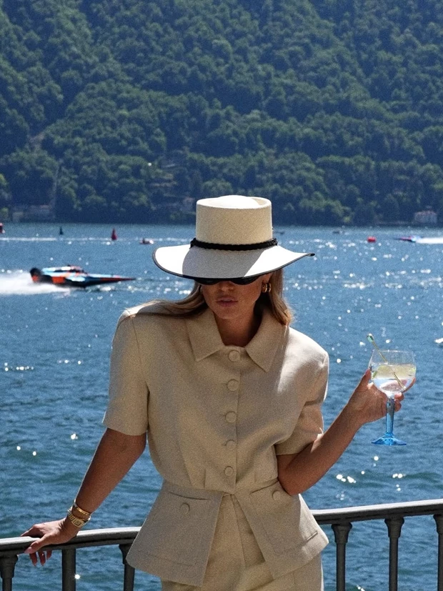 Η Βάσια Κωσταρά με το Bombay Sapphire στο Grand Prix 2026 της E1 στη Villa d’Este