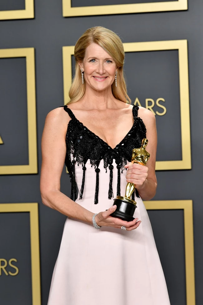Το μυστικό της Laura Dern για αψεγάδιαστη επιδερμίδα μετά τα 50