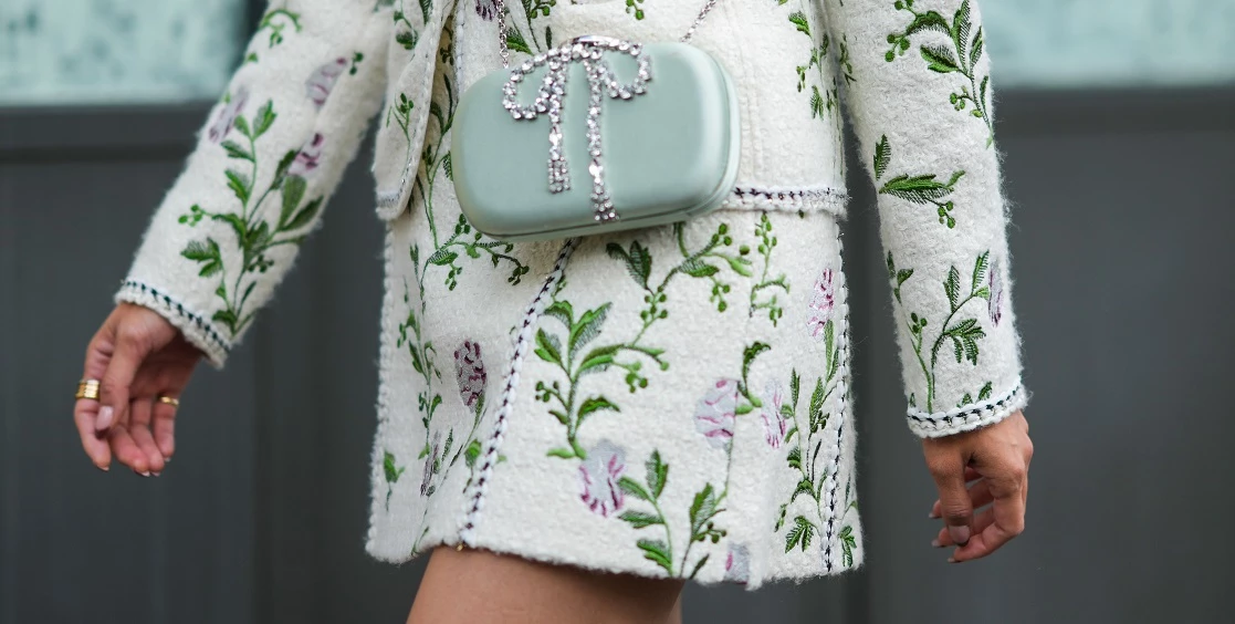 '90s Supermodel Nails | Η μεγαλύτερη τάση στα νύχια του 2022 είναι εξαιρετικά low-maintenance