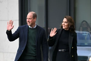 Ο βασιλιάς Κάρολος είναι έξαλλος με τα όσα έγραψε ο πρίγκιπας Harry για την Καμίλα στο βιβλίο του