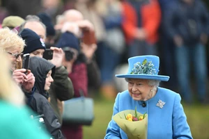 Ο πρίγκιπας Κάρολος στο στόχαστρο του βιβλίου του γιου του, πρίγκιπα Harry