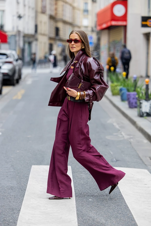 Εμφάνιση παντελόνι τζάκετ σε μπορντό