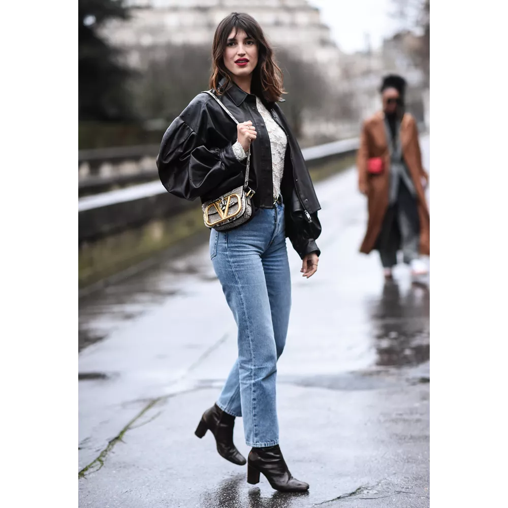 Ankle boots μέσα από straight leg jeans