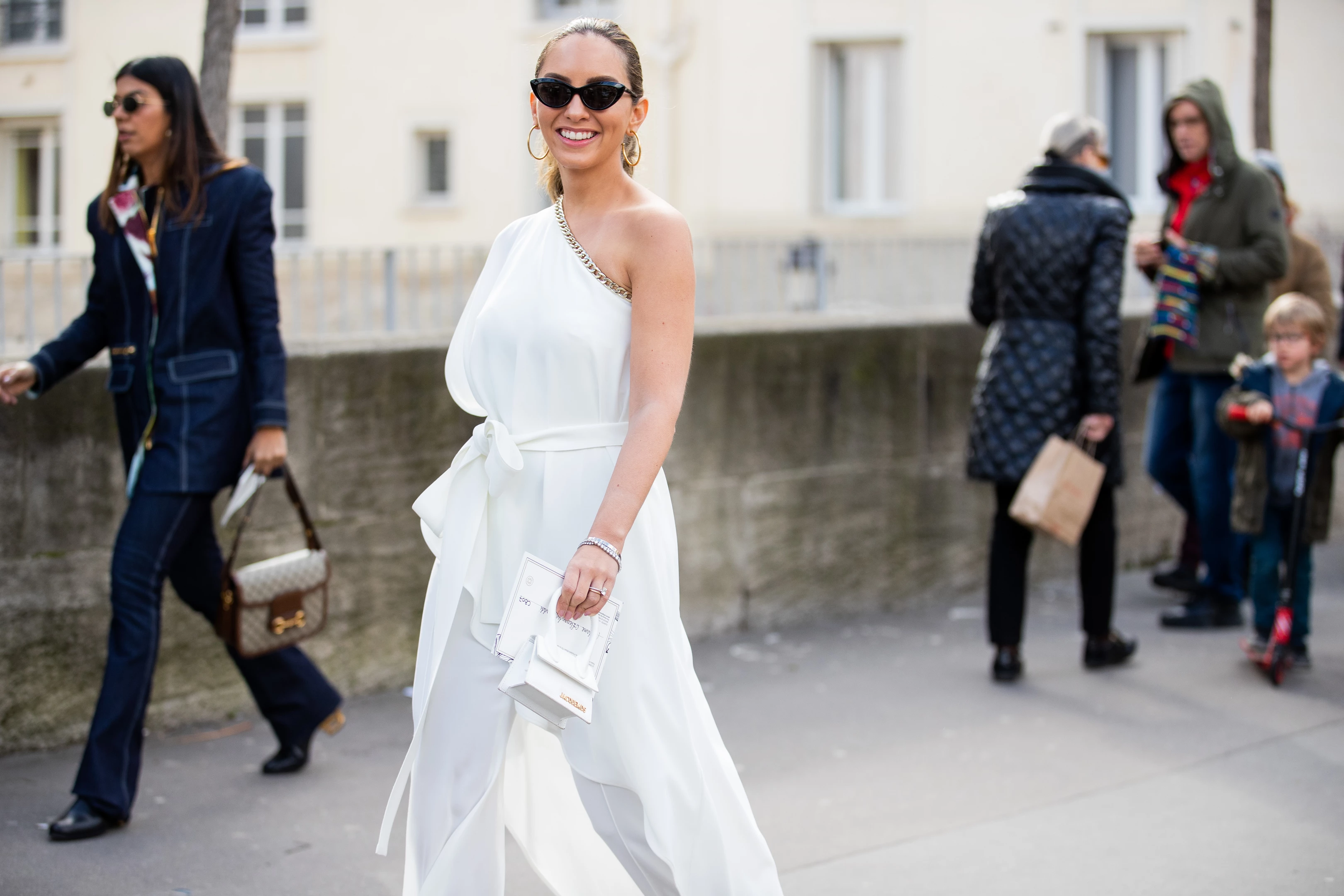 Οι σχεδιαστές μόδας που έχουν ντύσει τις πιο διάσημες νύφες