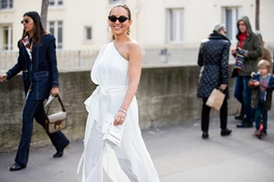 Οι σχεδιαστές μόδας που έχουν ντύσει τις πιο διάσημες νύφες