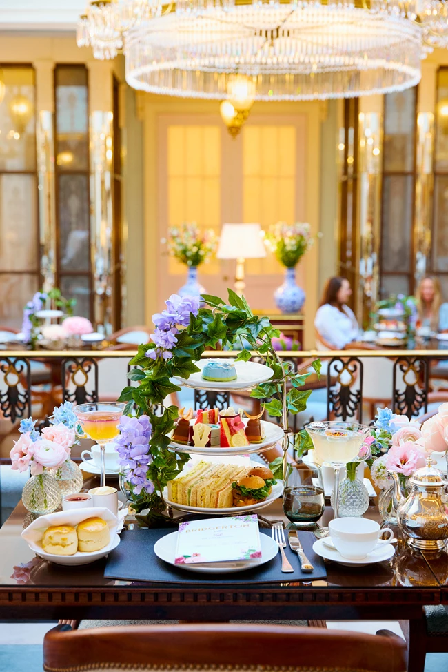 Aπογευματινό τσάι εμπνευσμένο από το Bridgerton | Απολαύστε το στο Τhe Lanesborough του Λονδίνου