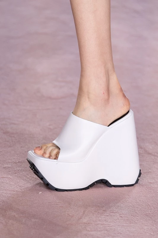 πεντικιούρ 2022