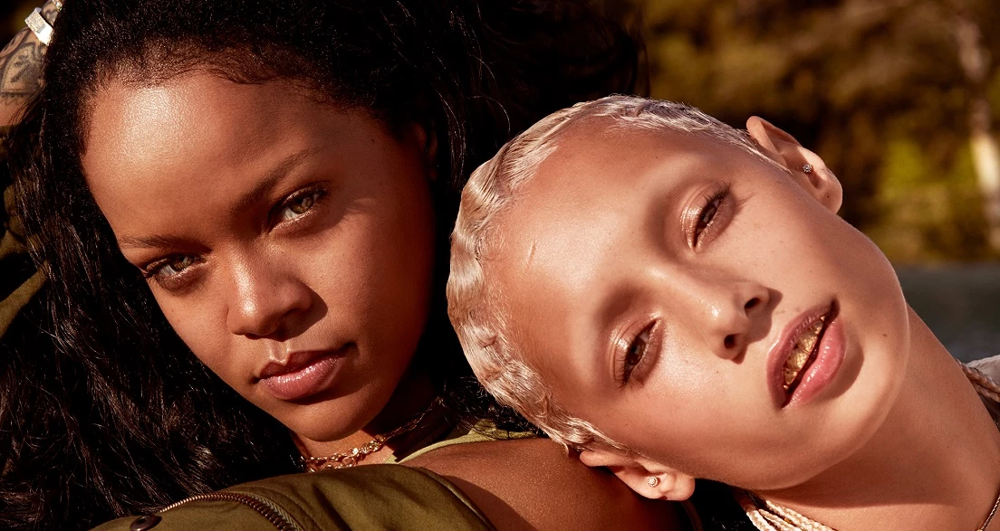 Rihanna | Η εντυπωσιακή εμφάνισή της με τζιν και γούνα στη Νέα Υόρκη