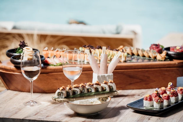 Nikki Beach Resort & Spa Santorini | Ανοίγει και πάλι τις πόρτες του  και υποδέχεται το καλοκαίρι