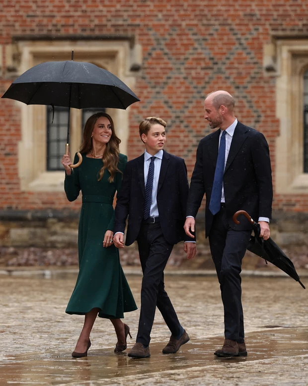 Kate Middleton με καφέ suede γόβες στο Eton