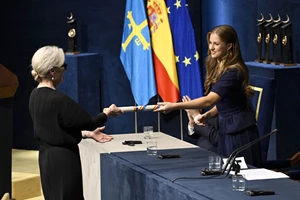 Meryl Streep | Σπάνια εμφάνιση στο κόκκινο χαλί με τα παιδιά της