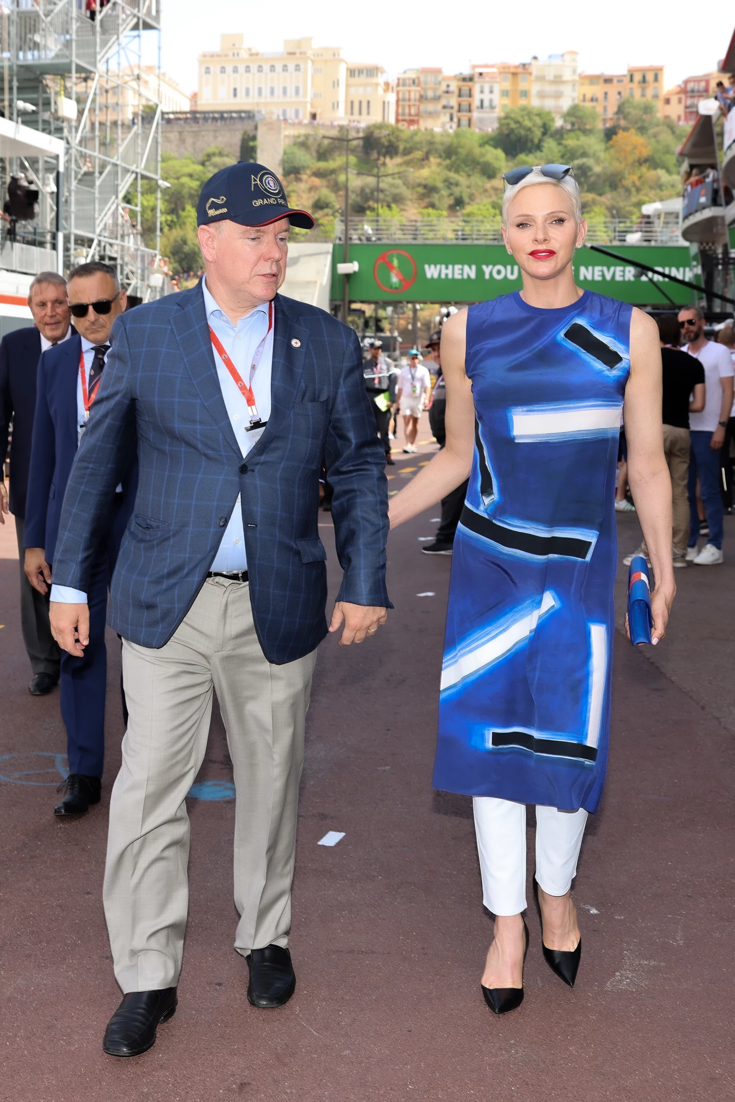 Πριγκίπισσα Charlene – Πρίγκιπας Αλβέρτος | Απαντούν στις φήμες περί προβλημάτων στον γάμο τους με ένα τρυφερό φιλί