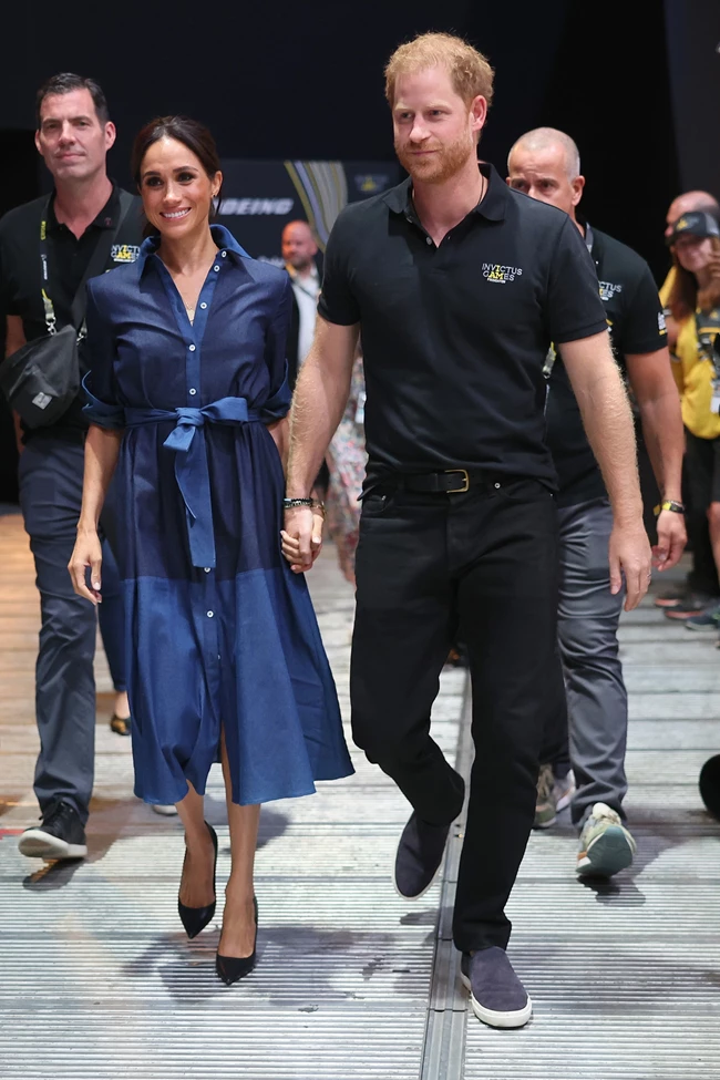 Meghan Markle | Στα γενέθλια του πρίγκιπα Harry με ένα look που θύμιζε μία δημόσια εμφάνιση της από το παρελθόν