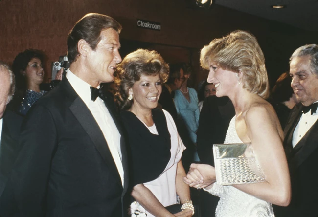 Diana, Roger Moore