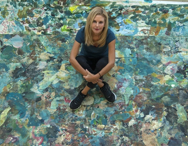 Ελευθερία | Η Μαρία Φιλοπούλου ζωγραφίζει ένα γράμμα στο αέναο καλοκαίρι