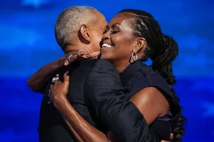 H Sasha και η Malia Obama σε μία (σπάνια) φωτογραφία από prive πάρτι στο Λος Άντζελες