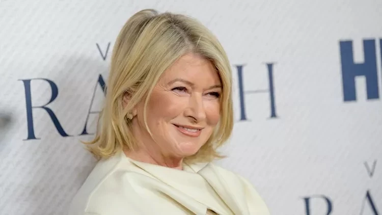 Martha Stewart | Απαντά σε όσους την κατηγορούν ότι δε ντύνεται ανάλογα με την ηλικία της