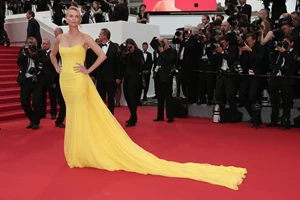 Jane Birkin - Charlotte Gainsbourg | Η σπάνια εμφάνιση στο κόκκινο χαλί των Καννών