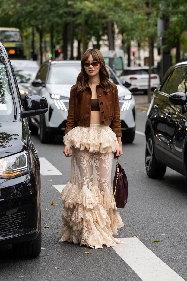 φούστα με δαντέλα