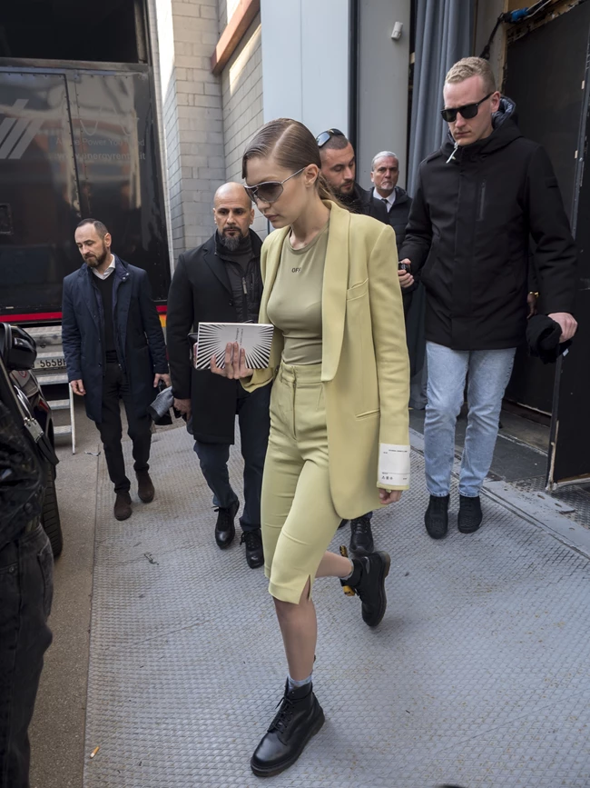 Η Gigi Hadid στην εβδομάδα μόδας του Μιλάνου για τη σεζόν Φθινόπωρο/Χειμώνας 2019-2020.