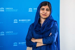 "Αυτή η Barbie έχει βραβείο Νόμπελ" | Η Malala Yousafzai είδε την ταινία μαζί με τον σύζυγό της