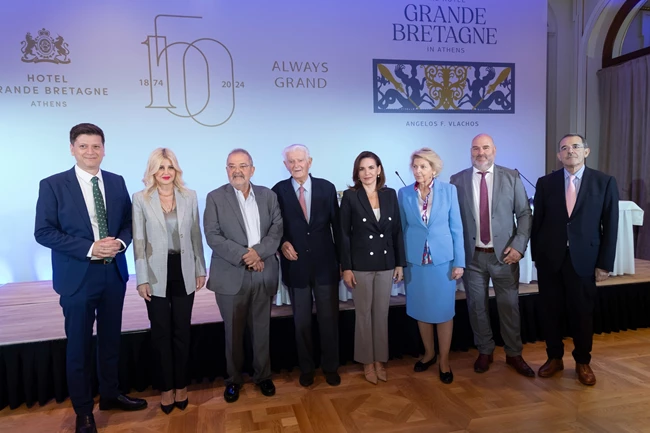 Μεγάλη Βρεταννία | Ένα Ξενοδοχείο Σύμβολο | Παρουσιάστηκε το βιβλίο του δρ. Άγγελου Φ. Βλάχου
