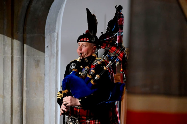 Βασιλιάς Κάρολος | Ο περίεργος τρόπος με τον οποίο έχει ζητήσει να τον ξυπνάνε