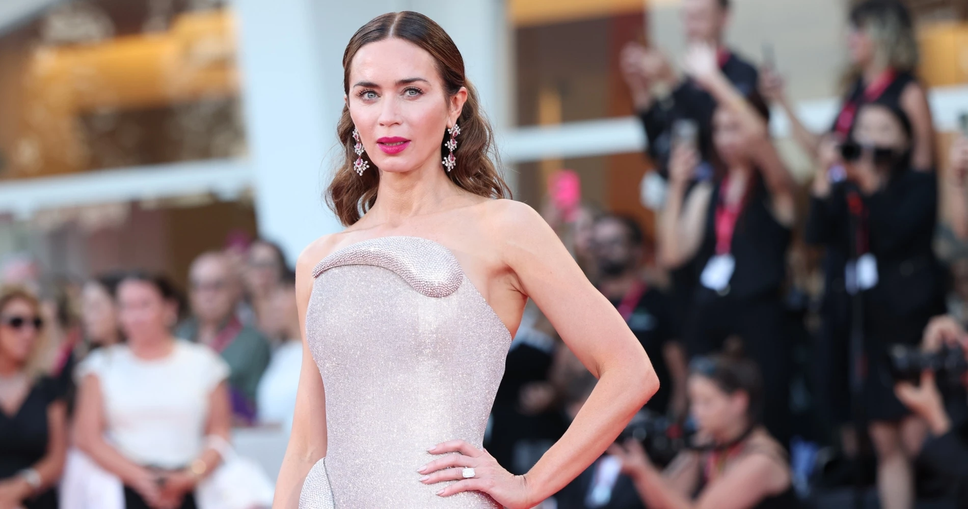 Toasted Nude Mani | Το νέο μανικιούρ της Selena Gomez είναι η πιο κομψή πρόταση για την επιστροφή στην καθημερινή σας ρουτίνα