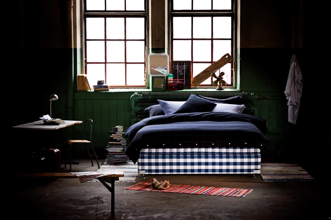 Βρεθήκαμε εκεί όπου φτιάχνονται τα πιο πολυτελή κρεβάτια και στρώματα στον κόσμο