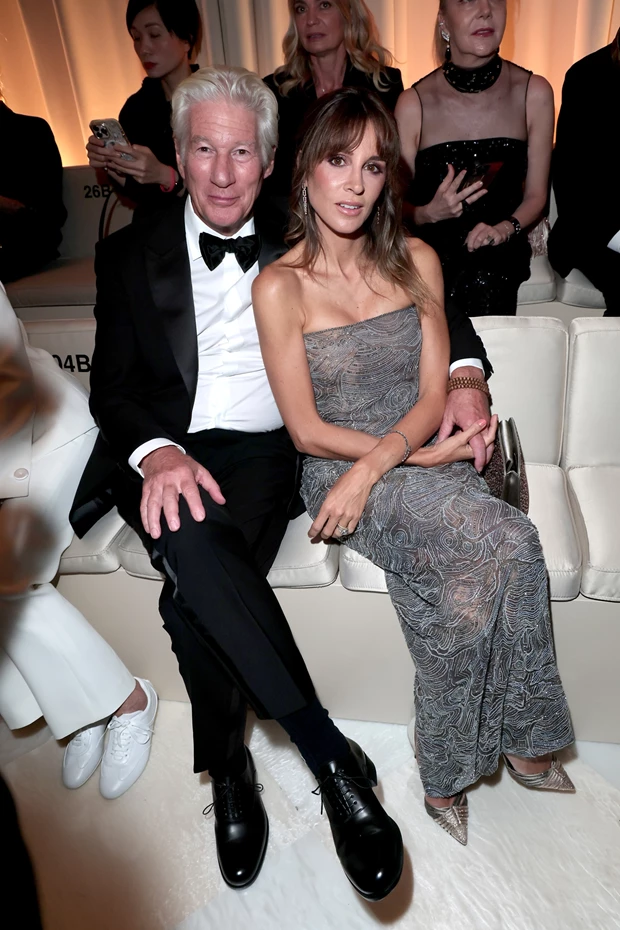 Richard Gere | Οι τρυφερές αγκαλιές με τη σύζυγό του στην Εβδομάδα Μόδας του Μιλάνου
