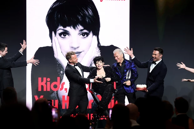 Η Liza Minnelli σε μία σπάνια δημόσια εμφάνιση | Η συγκίνησή της