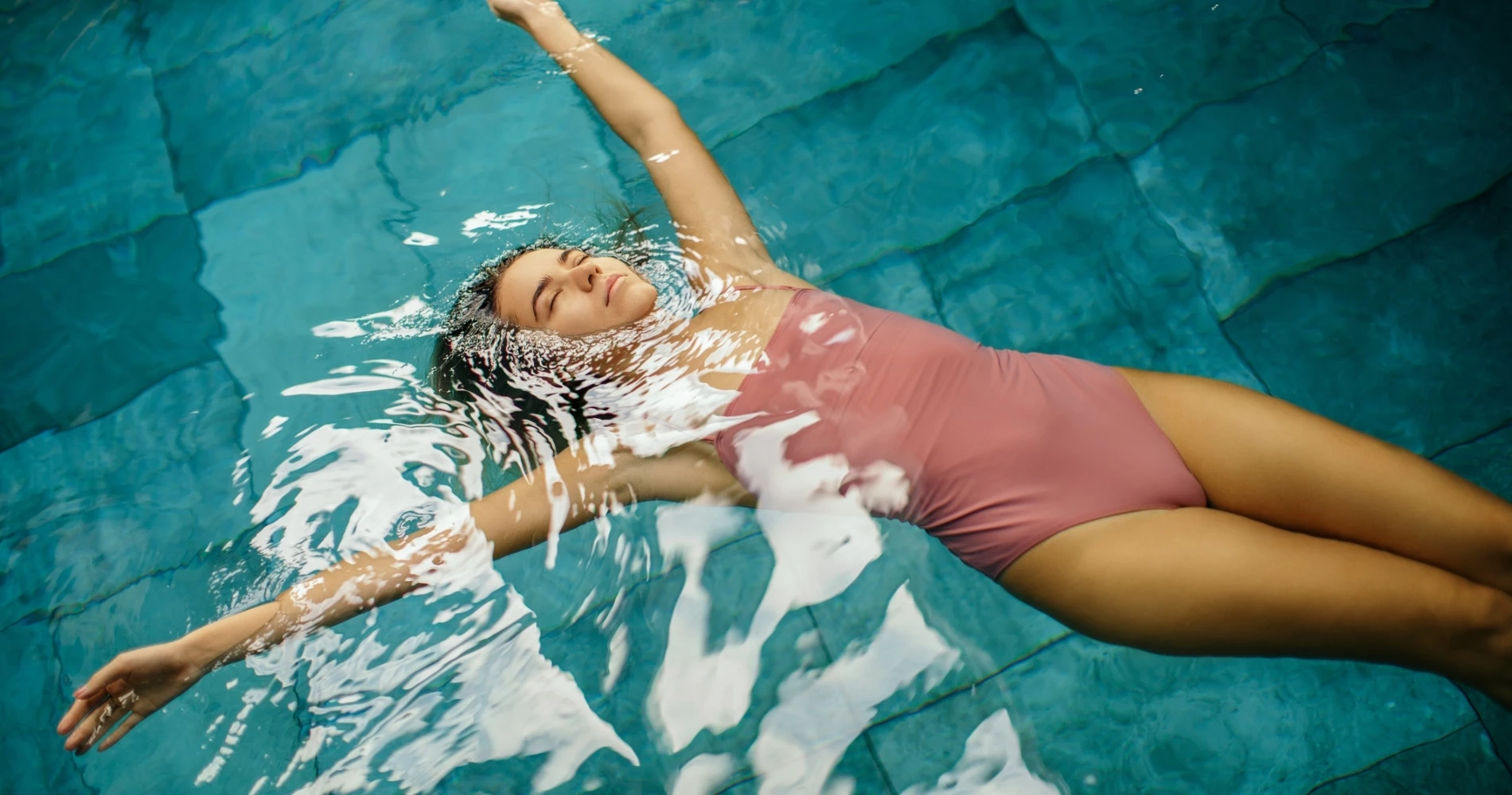 5 αντηλιακά προσώπου με νιασιναμίδη για να αποφύγετε τις σκούρες κηλίδες και τις πανάδες