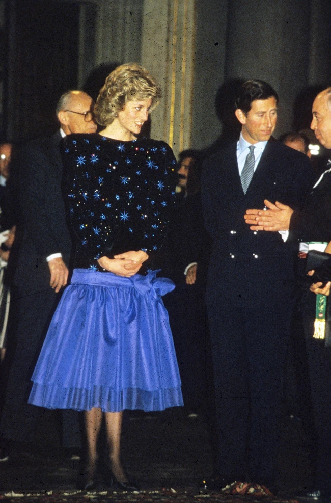 Πριγκίπισσα Diana | Το iconic σύνολό της που πωλήθηκε για 1,1 εκατομμύρια δολάρια