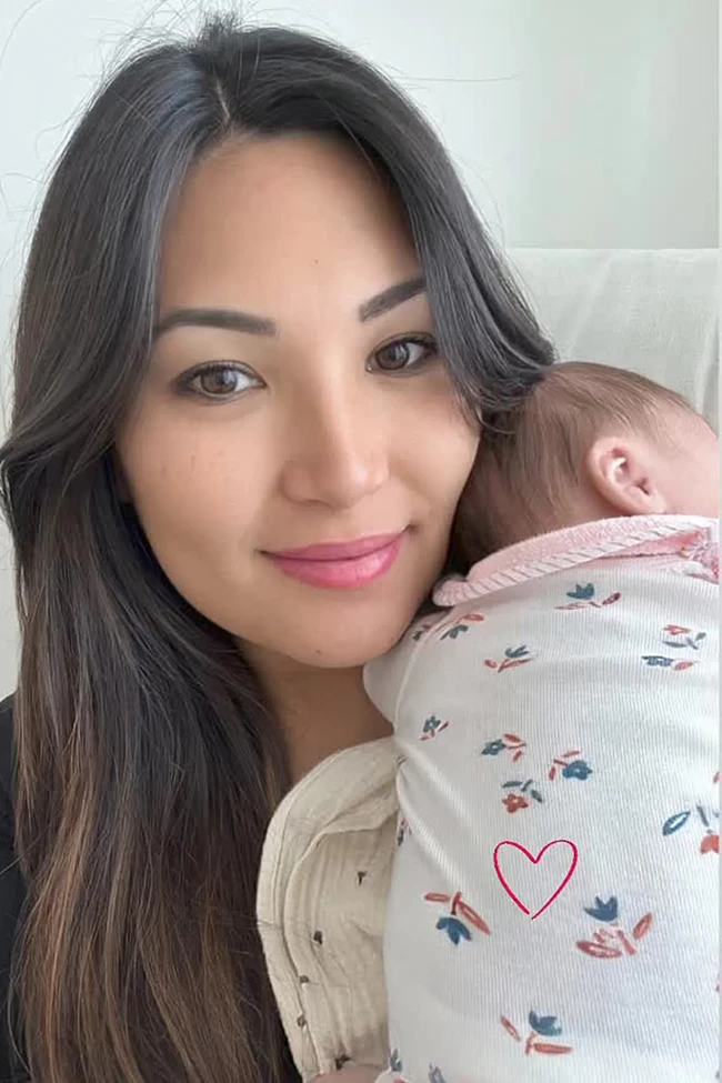 Πριγκίπισσα Stéphanie του Μονακό | Η νύφη της, Marie, ποζάρει αγκαλιά με την νεογέννητη εγγονή της