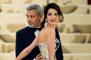 George Clooney | H αναπάντεχη αντίδραση της συζύγου του, Amal για τα βαμμένα μαλλιά του