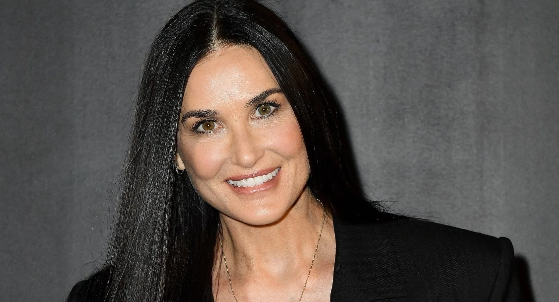 Demi Moore | Η 60χρονη ηθοποιός ποζάρει με λεοπάρ μπικίνι κάτω από τον ήλιο