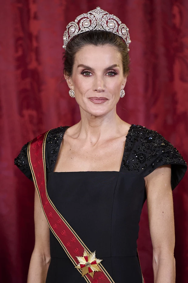 Βασίλισσα Letizia| Με τιάρα Cartier τιμά την Βασίλισσα Σοφία