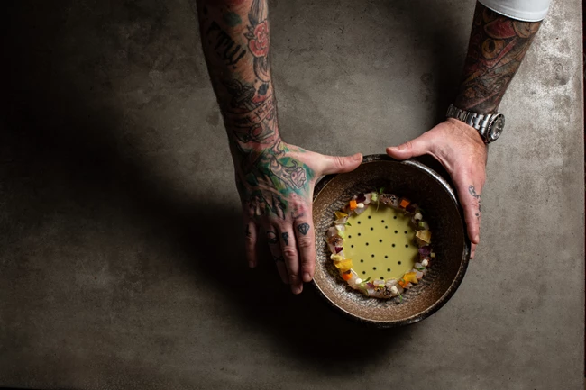 Ο Δημήτρης Κατριβέσης, η Τήνος και το "Thama" του