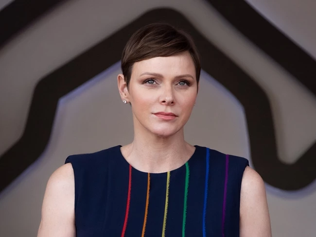 Η πριγκίπισσα Charlene υιοθέτησε την πιο "πολυτελή" απόχρωση του καστανού στα μαλλιά της