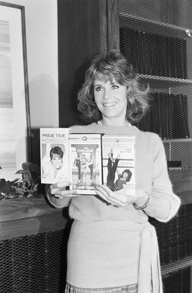 Η Jane Fonda στα 85 της εξακολουθεί να γυμνάζεται με τις βιντεοκασέτες των '80s