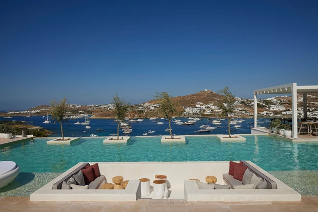 Mykonos Theoxenia & Once In Mykonos | Απόδραση στο νησί των ανέμων και σε δύο κορυφαία ξενοδοχεία