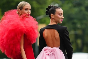 Women Over 50 | 5 κινήσεις ματ για να ξεχωρίσετε στα εορταστικά parties